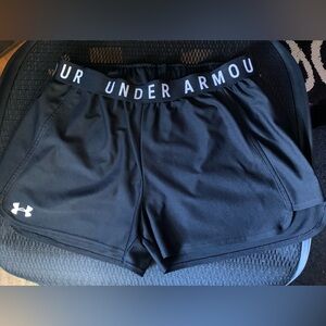 Under Armour Heat Gear Womens Black Loose Fit Bicycle Shorts Size Medium